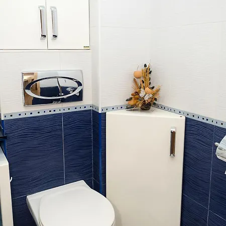 Bright & Spacious 2-bedroom Flat In By Flat Mаnаger Lägenhet