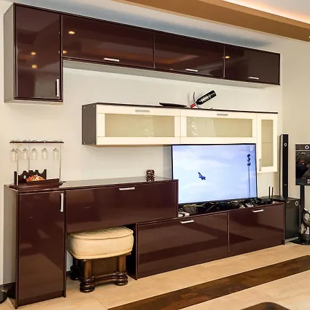 Bright & Spacious 2-bedroom Flat In By Flat Mаnаger