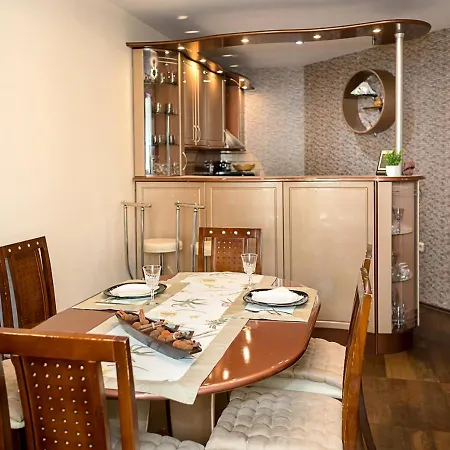 Lägenhet Bright & Spacious 2-bedroom Flat In By Flat Mаnаger *