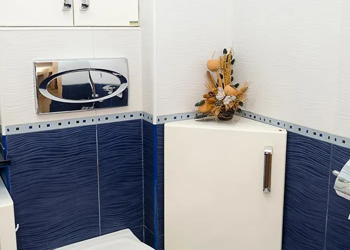 Bright & Spacious 2-bedroom Flat In By Flat Mаnаger Apartamento