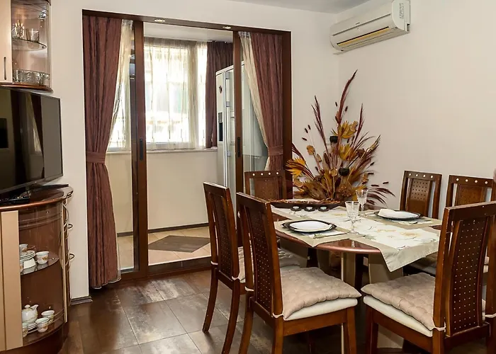 Bright & Spacious 2-bedroom Flat In By Flat Mаnаger Apartamento