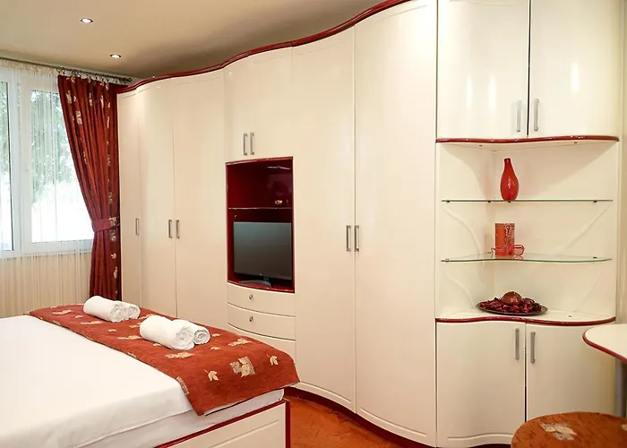 Bright & Spacious 2-bedroom Flat In By Flat Mаnаger Apartment