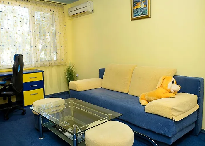 Bright & Spacious 2-bedroom Flat In By Flat Mаnаger